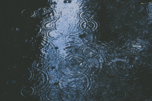 雨の日だけ音が大きいのは？