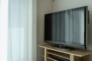 大阪の部屋に置かれた新型テレビ