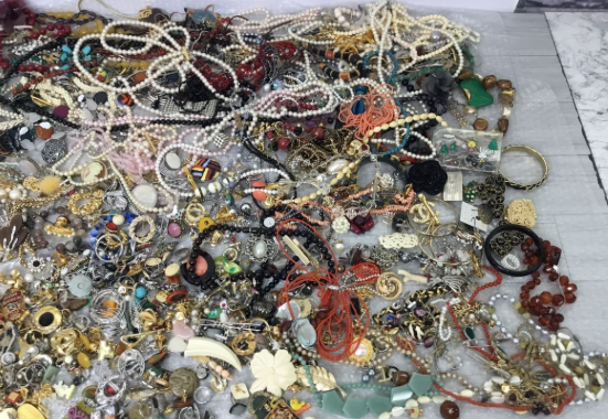 【買取実績】大阪府交野市 イミテーション アクセサリー 大量まとめ 約13kg - 2