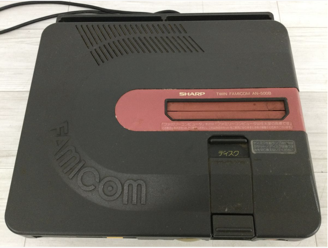 【買取実績】SHARP（シャープ）ツインファミコン（TWIN FAMICOM）AN-500B 本体 / 忍者龍剣伝Ⅲ付き 昭和レトロゲーム機 - 2
