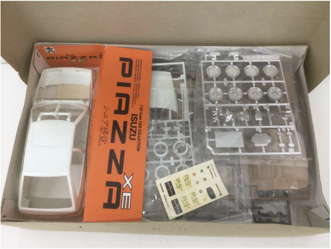 【買取実績】BANDAI（バンダイ）1/20 ISUZU PIAZZA XE  シニア感覚シリーズ プラモデル / 元箱付き - 2