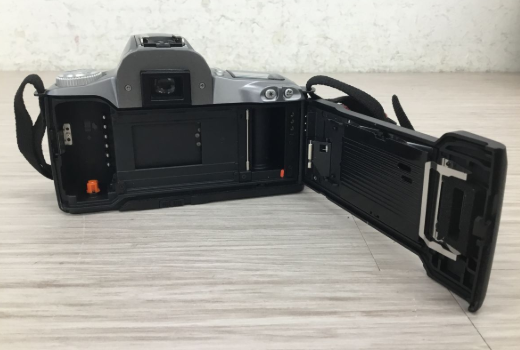 【買取実績】東京都小金井市 Canon（キャノン）EOS Kiss Ⅲ（フィルム一眼レフ／AF／75-300mm F4-5.6 レンズ付き／シルバー） - 2