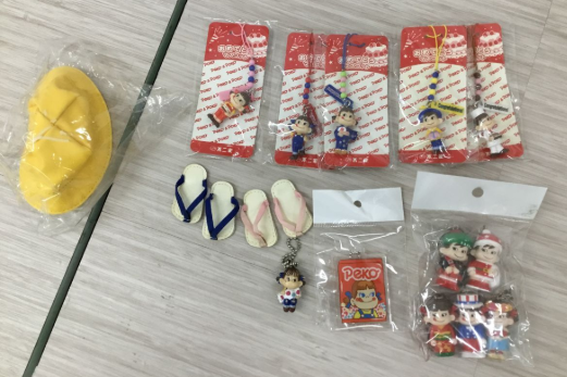 【買取実績】東京都小金井市 不二家（FUJIYA）ペコちゃんグッズ まとめ（人形／フィギュア／貯金箱／クッション／キーホルダー 他セット） - 4