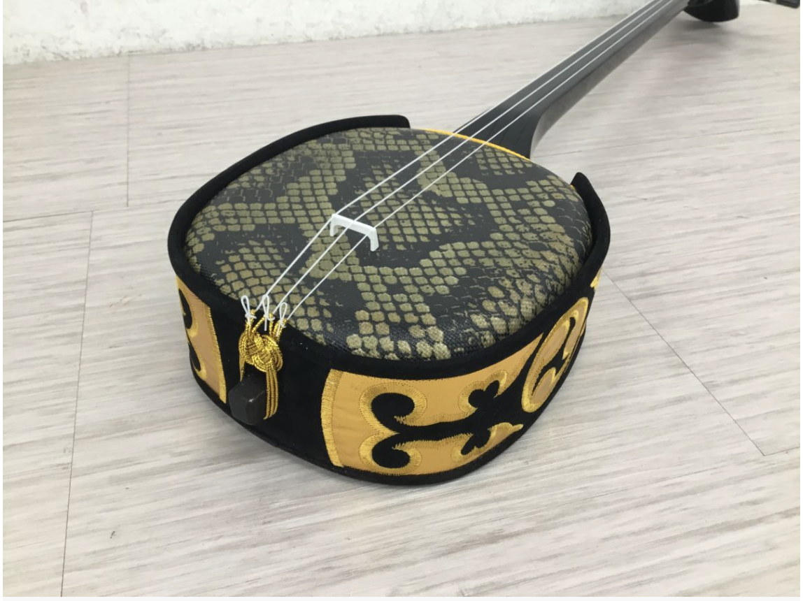 【墨田区 買取実績】沖縄三線 人口蛇皮 琉球三線 三弦線・ソフトケース付きをお買取しました｜和楽器・民族楽器高価買取ならカイトル - 2