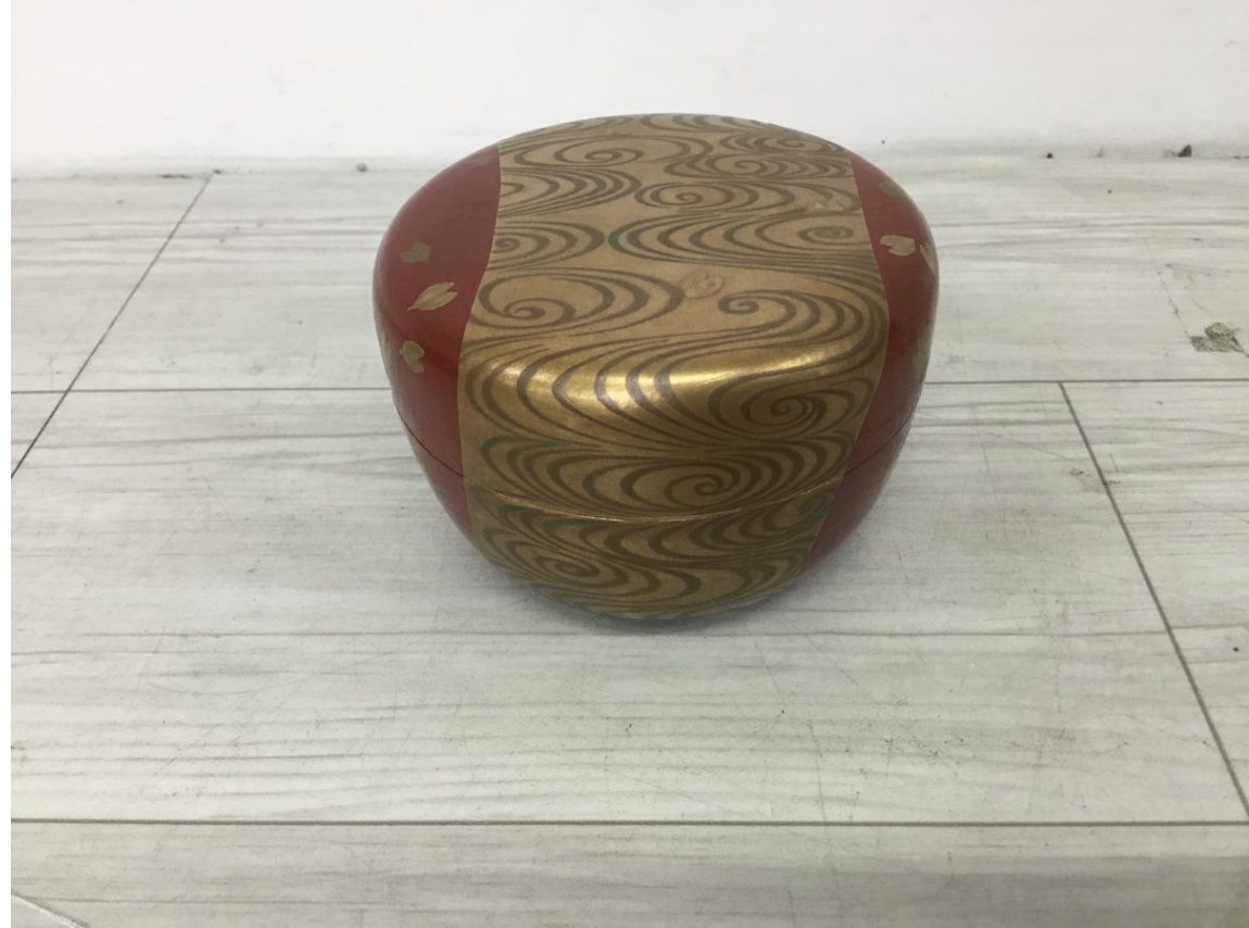 【荒川区 買取実績】鈴木睦美作 朱一明 桜川 棗（なつめ）桐箱付きをお買取しました｜茶道具・漆器・蒔絵工芸品高価買取ならカイトル - 3